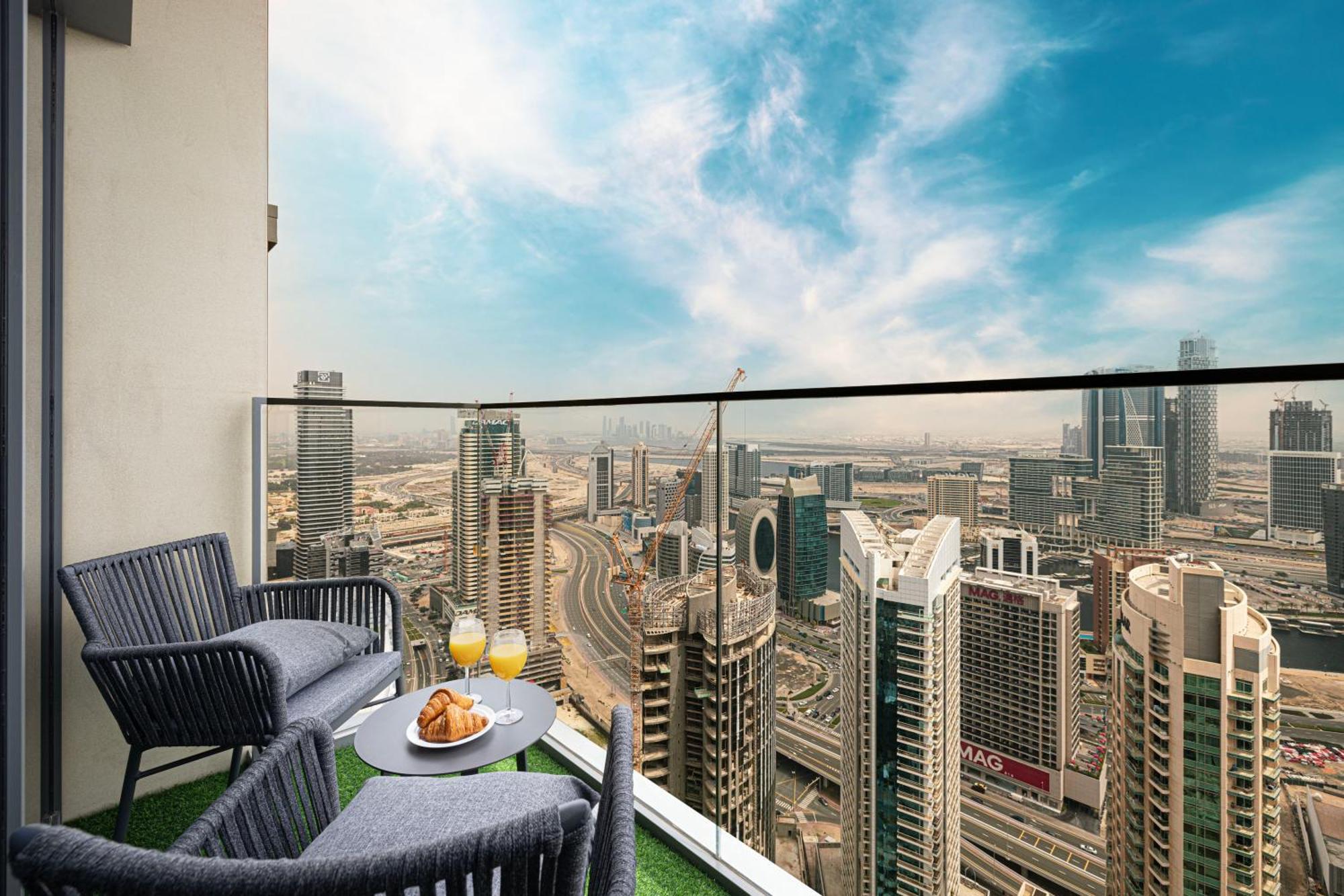 Smartstay At Burj Royale - Full Burj Khalifa View - Brand New Luxury Apartments Дубай Екстер'єр фото